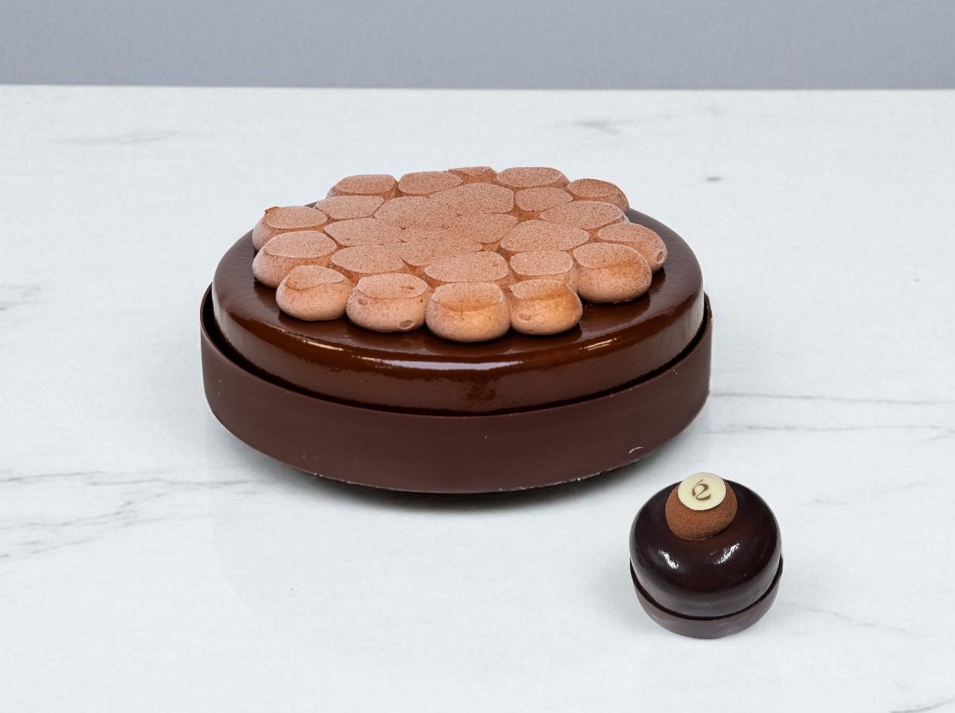 Chocovanille individuel et à partager avec croustillant et biscuit chocolat, crémeux vanille et mousse chocolat noir