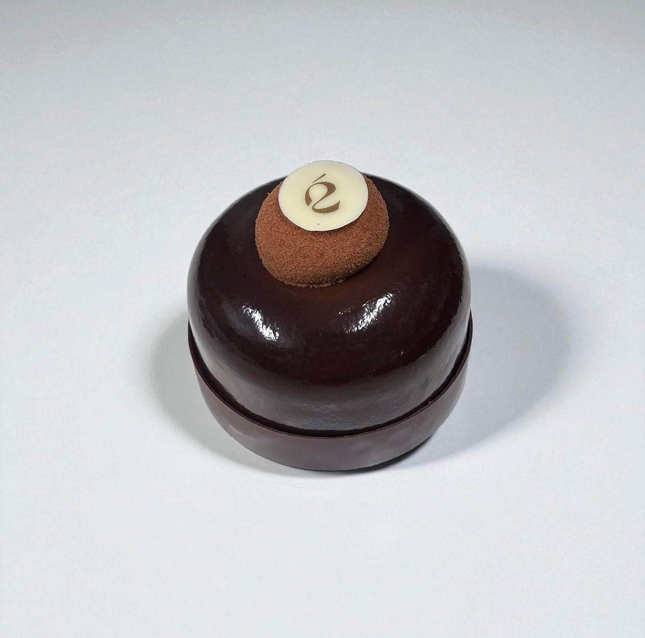 Dessert individuel Chocovanille avec croustillant et biscuit chocolat, crémeux vanille et mousse chocolat noir