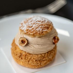 Choux praliné aux noisettes et crémeux praliné