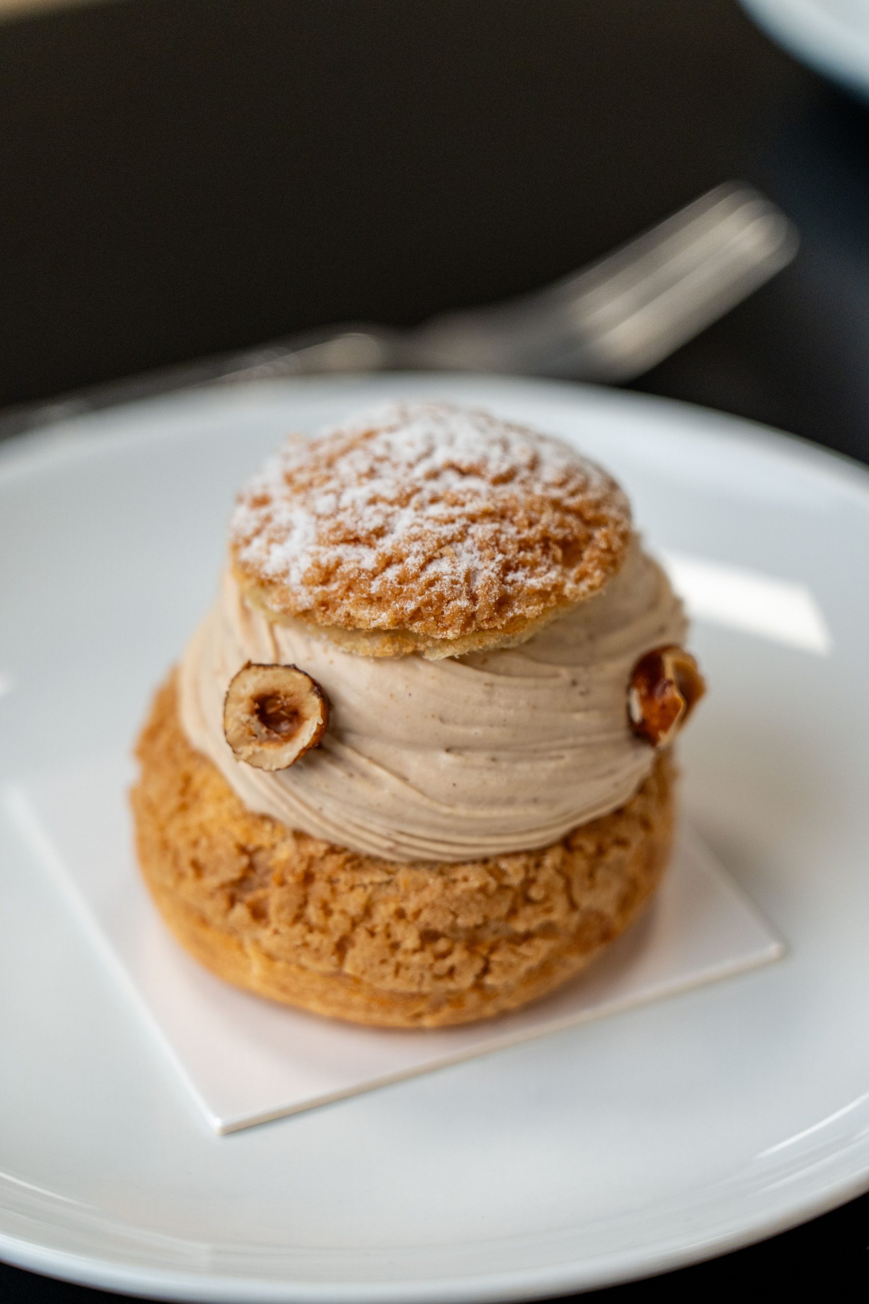 Choux praliné aux noisettes et crémeux praliné
