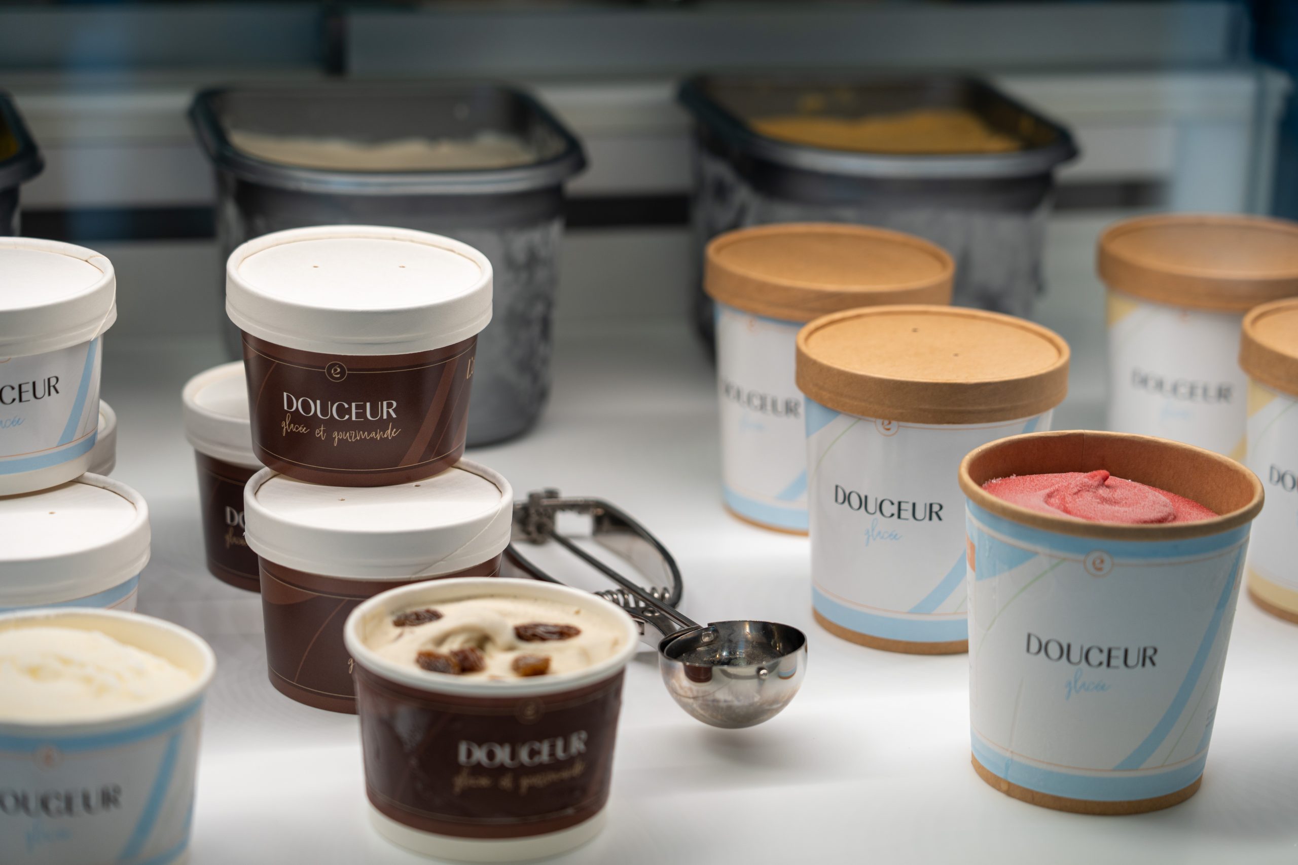 Pots de glace 25 cl, 25 cl gourmande et 50 cl, sorbets et crèmes glacées, parfums disponibles en boutique