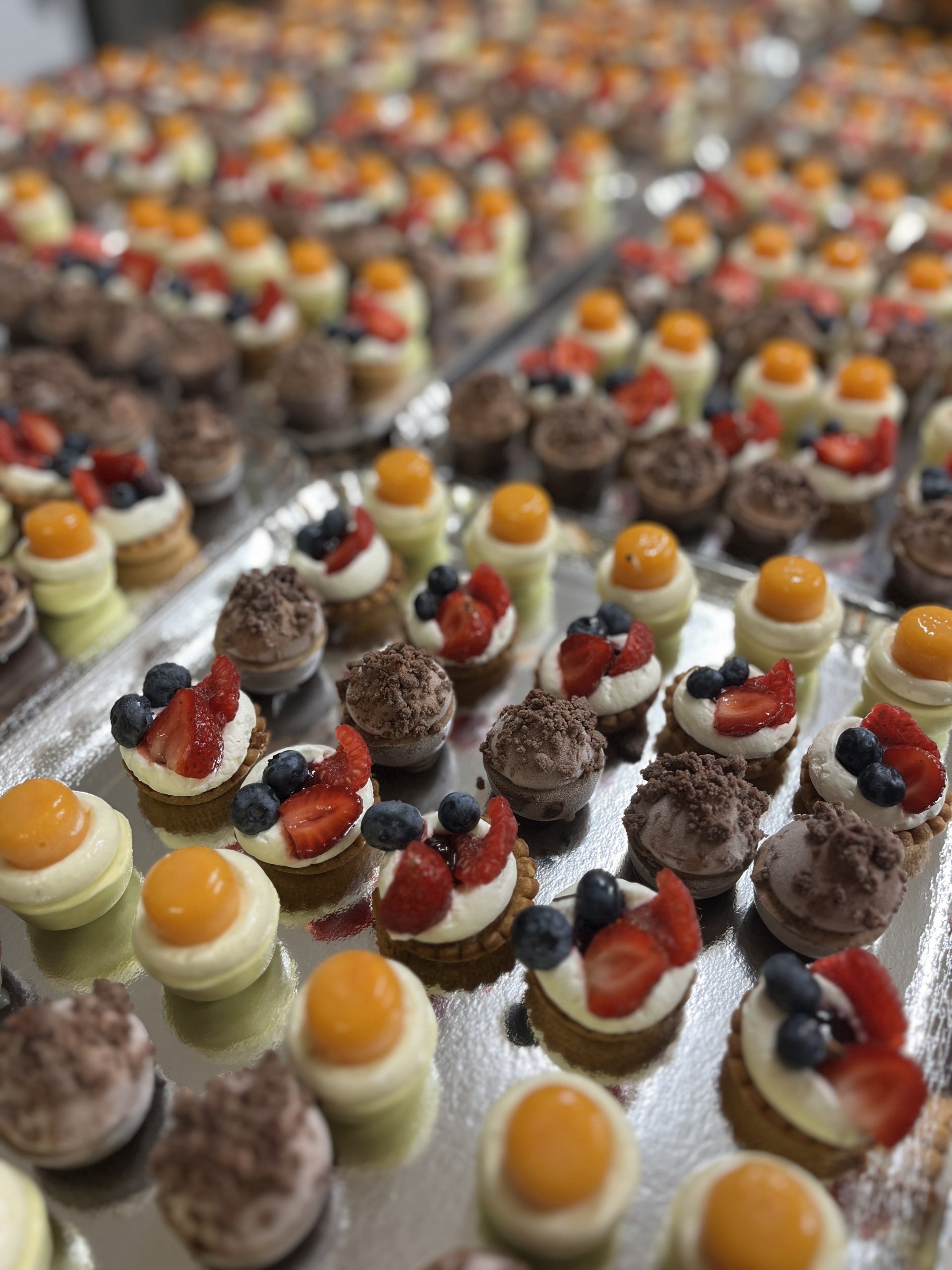 Plateau de mignardises sucrées variées