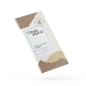 Tablette de chocolat blond avec cacahuètes et une touche de sel