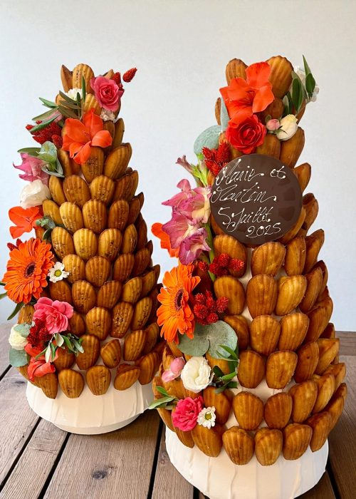 Pièce montée composée de madeleines moelleuses