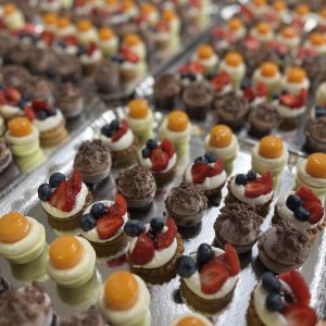 Plateau de mignardises sucrées variées