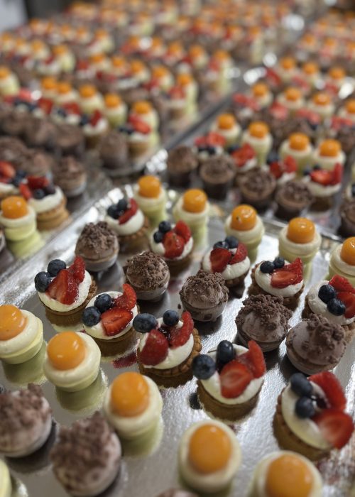 Plateau de mignardises sucrées variées