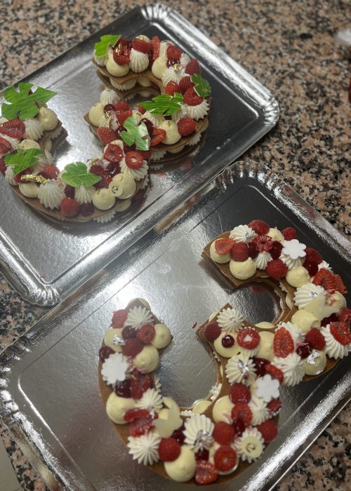 Number cake d’anniversaire en forme de chiffre