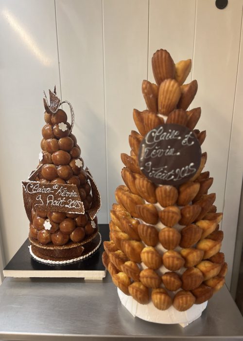 Pièce montée composée de choux et madeleines pour mariage