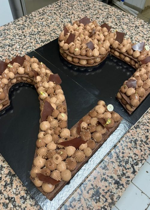Number cake d’anniversaire au chocolat en forme de chiffre